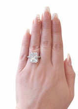 Load image into Gallery viewer, Valentina ring one hand