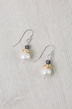 Load image into Gallery viewer, minimalist elegant jewelry for women
